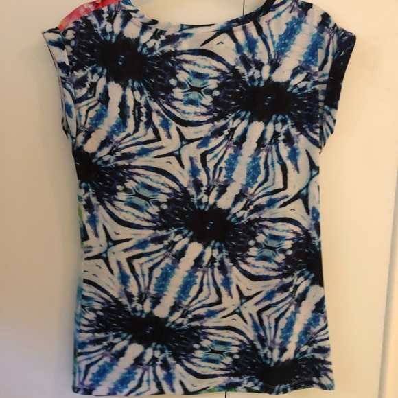 Floral top - Picture 2 of 2